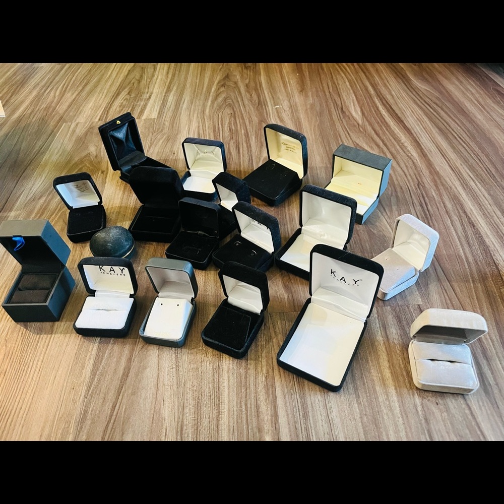 Black velvety and gray ring earrings jewelry boxes